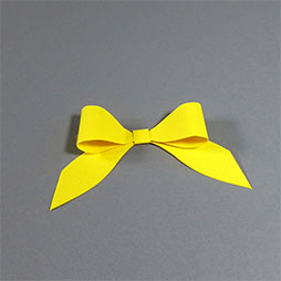 Papierschleifen gelb