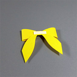 Papierschleifen gelb